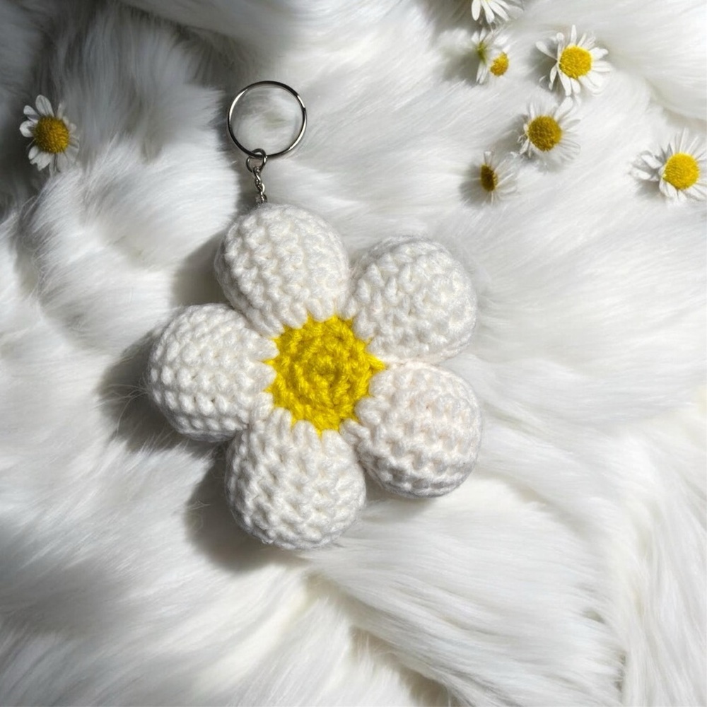 Cute Aesthetic Fluffy Afghan Style White Flower Keychain Bag Charm Crochet